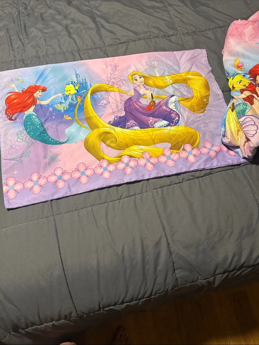 Disney Princess Pink Kids Bedding Throw - Rapunzel, Ariel, Belle & Cind